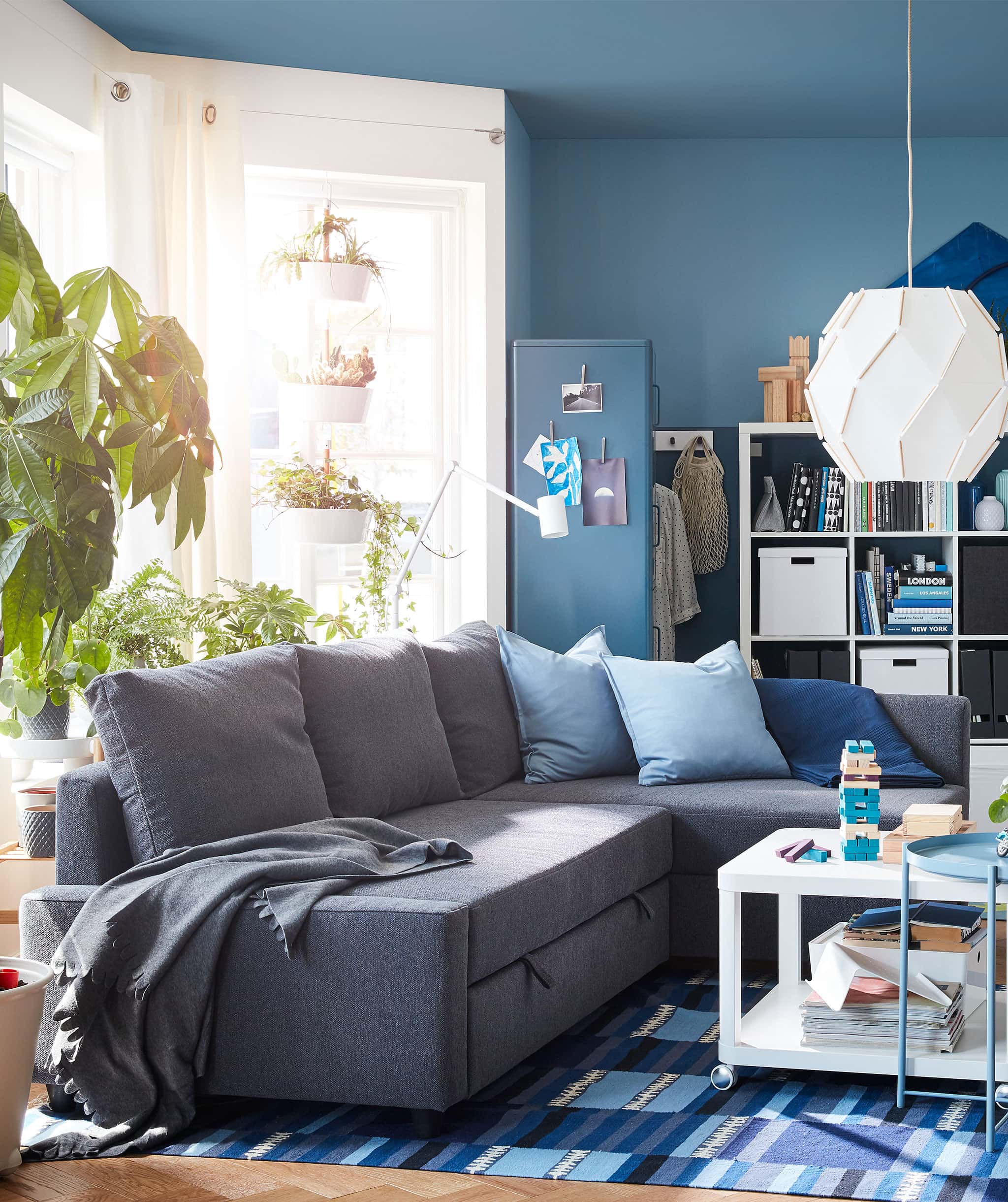Sebuah ruang  tamu  untuk tidur IKEA Indonesia